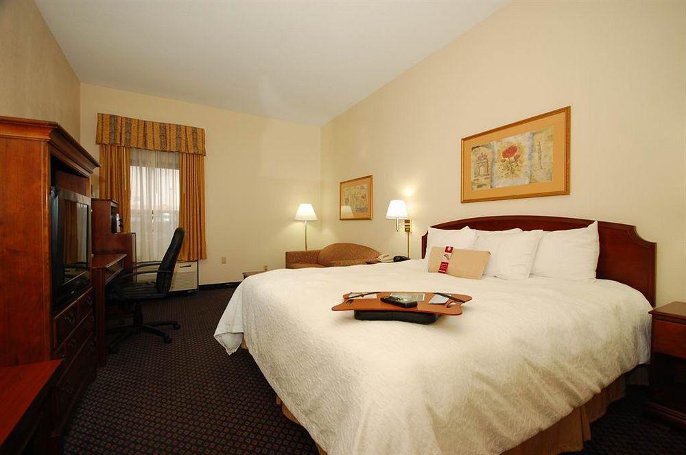 Hampton Inn Petersburg-Fort Gregg Adams Exteriör bild