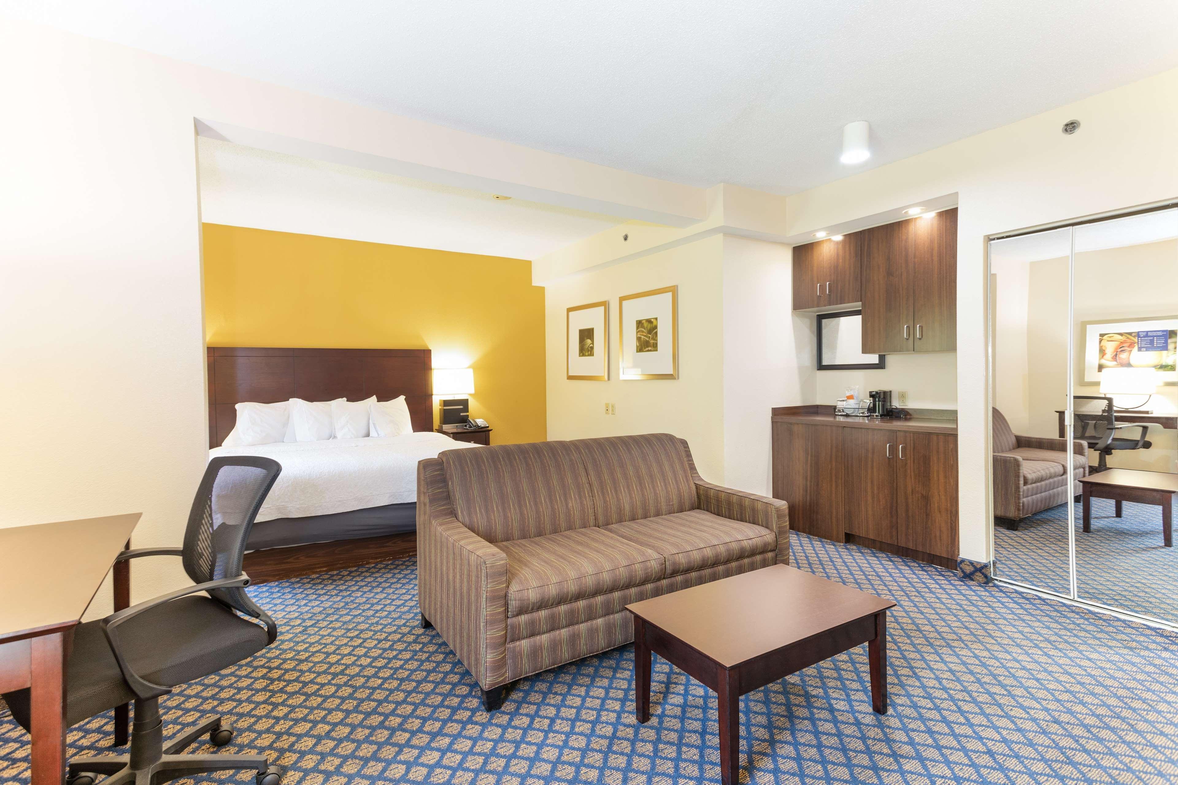Hampton Inn Petersburg-Fort Gregg Adams Exteriör bild