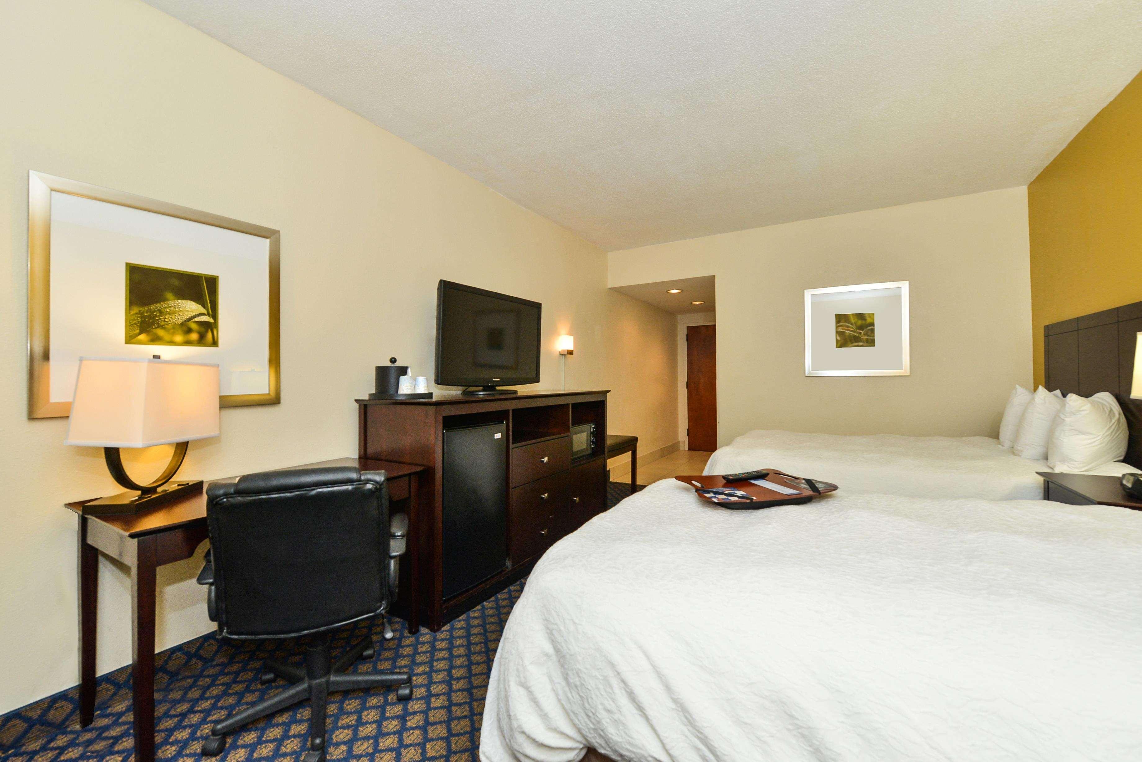 Hampton Inn Petersburg-Fort Gregg Adams Exteriör bild